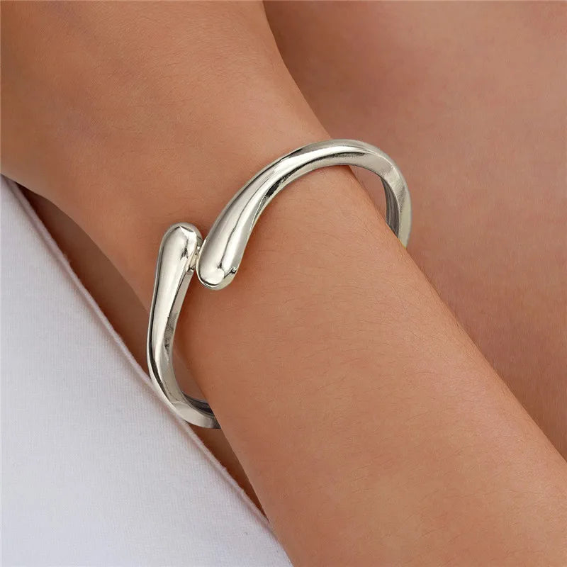 LYRA | Teardrop Bracelet