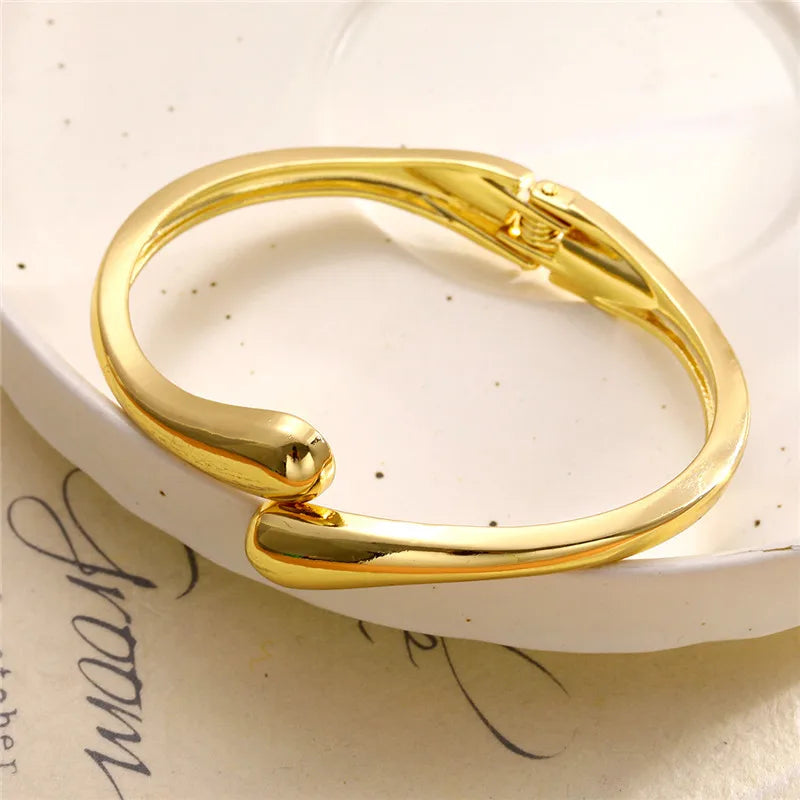 LYRA | Teardrop Bracelet